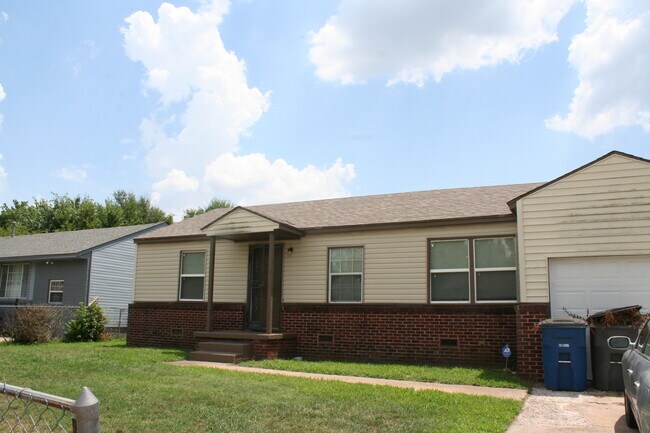 Building Photo - 150 W 50th Pl N