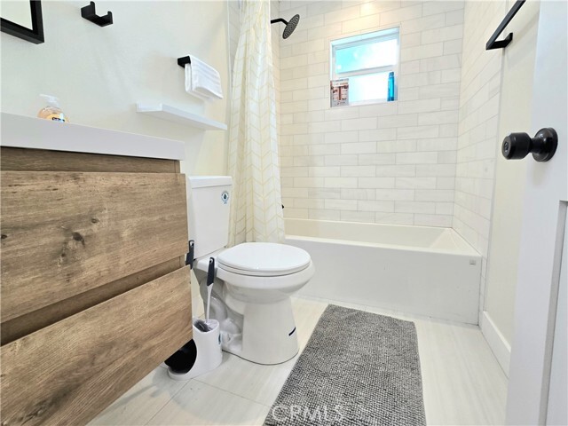 Building Photo - 1225 W 41st St