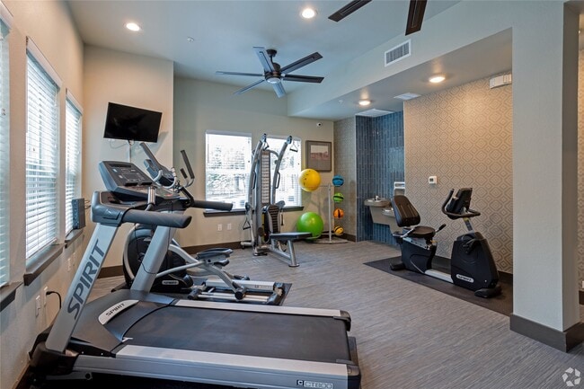 Building Photo - 3300 Oak Creek Dr