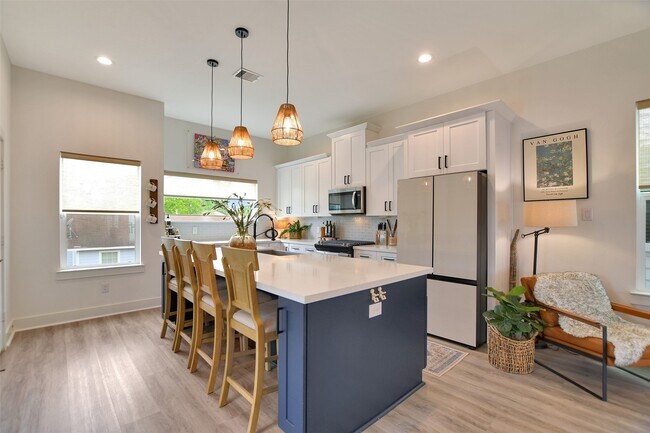 Building Photo - 1106 Paul Quinn St