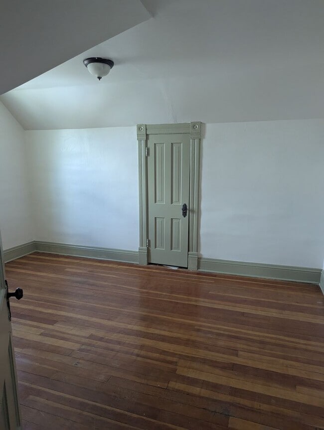 Building Photo - 109 Sherman St