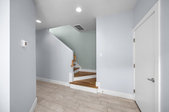 Building Photo - 4618 Nichols St