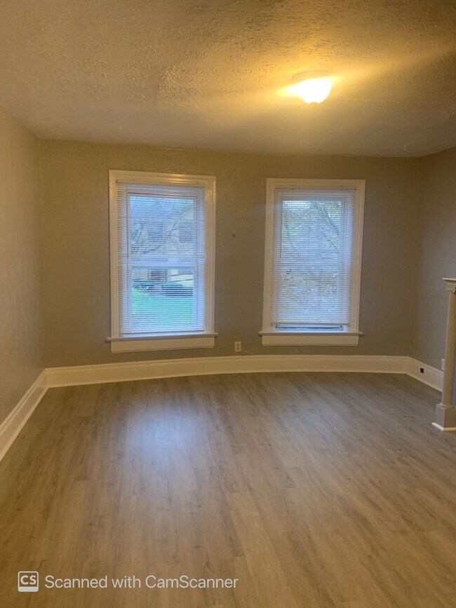 Building Photo - 2008-2010 Wayne Ave