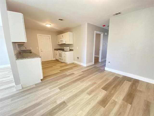 Building Photo - 5125 Sunshine Dr