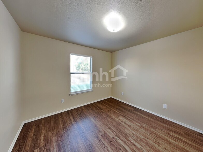 Building Photo - 3917 Cane River Rd