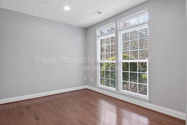 Building Photo - 3823 Maher Manor