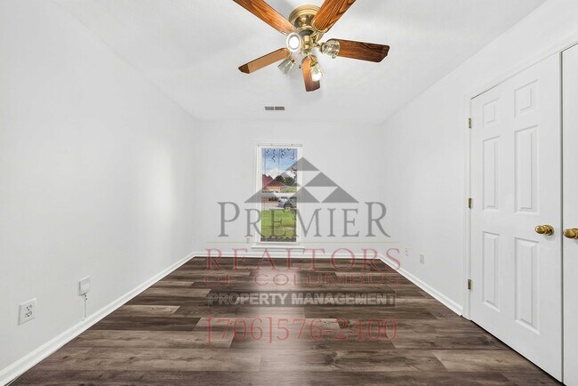 Building Photo - 5924 Big Oak Dr