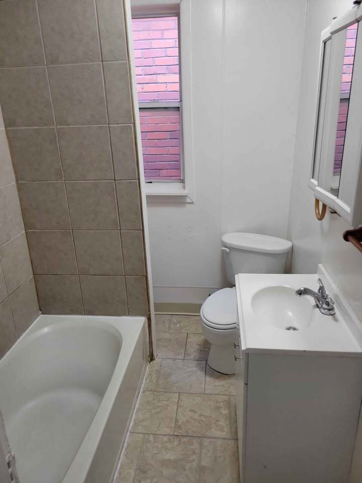 Building Photo - 534 3rd St