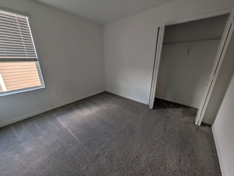 Building Photo - 34990 Gravelly Dr