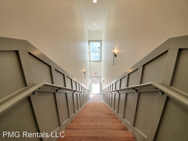 Building Photo - 1 br, 1 bath House - 79 South College Street