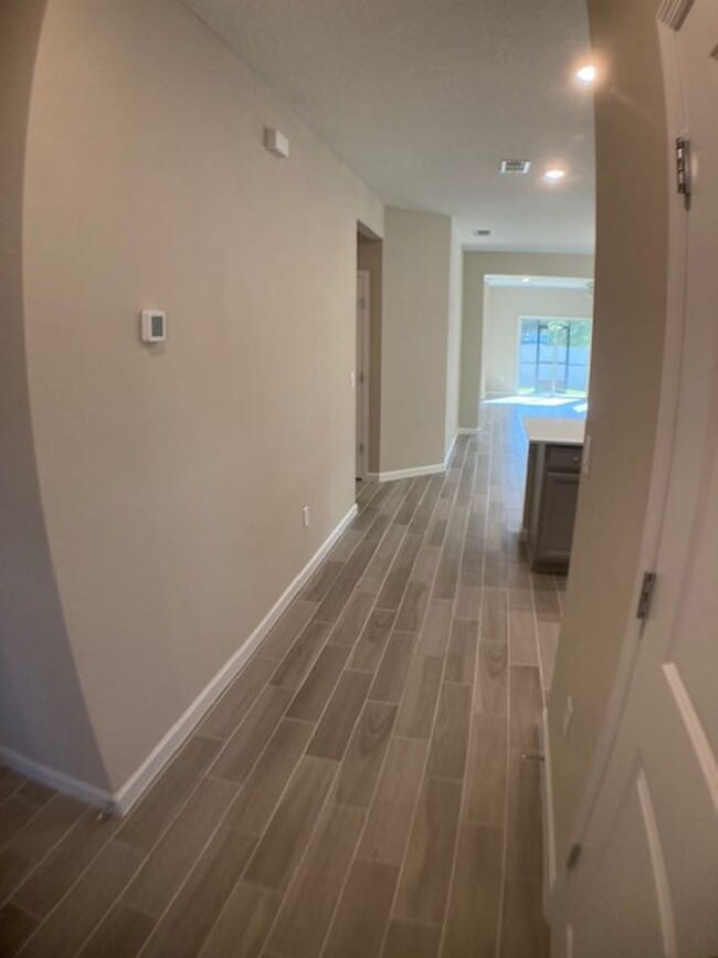 Building Photo - Comfortable 3 Bedroom Home With Great Outdoor Space