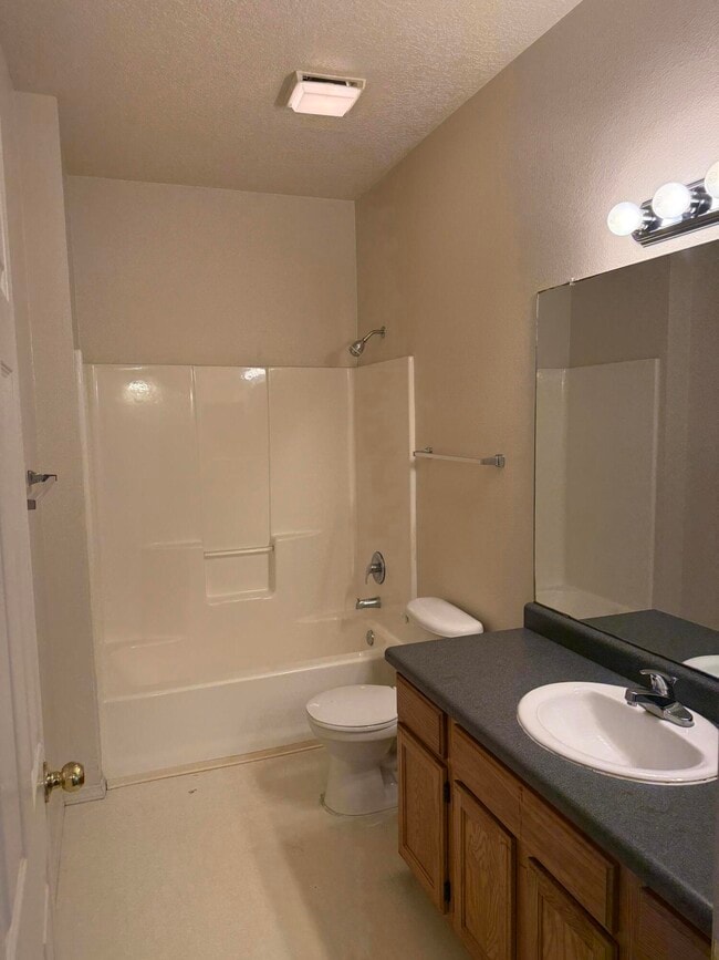 Building Photo - 4256 Sabana Loop SE