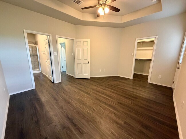 Building Photo - Come live in Knox Ridge!