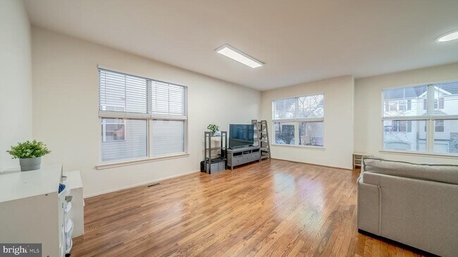 Building Photo - 43520 Laidlow St