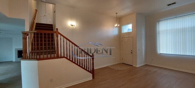 Building Photo - 4 bedroom, 3 bath house with approx. 2,183 sq. ft.