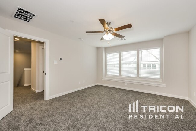 Building Photo - 1113 Fallgate Dr