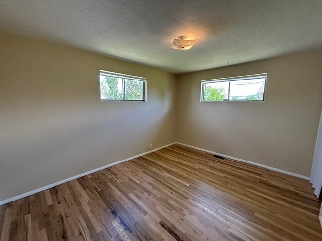 Building Photo - 718 Brassie Dr