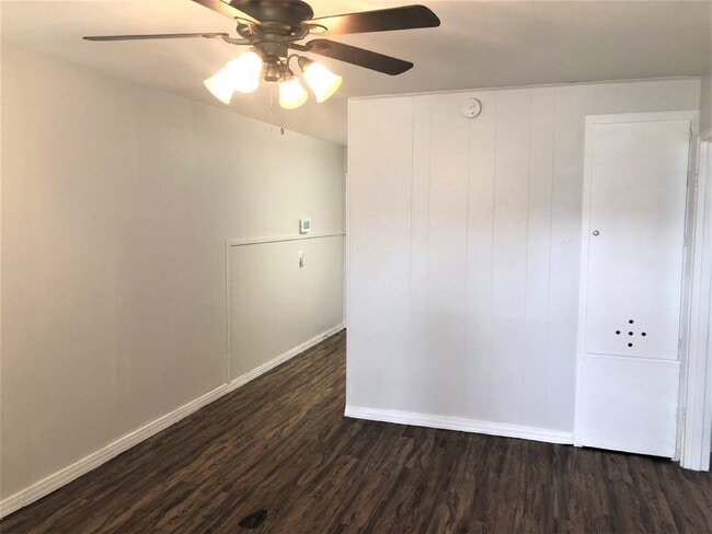 Building Photo - Cozy Two Bedroom Duplex