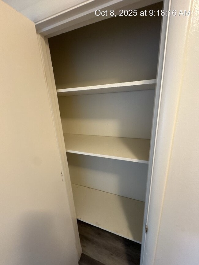 Building Photo - 3237