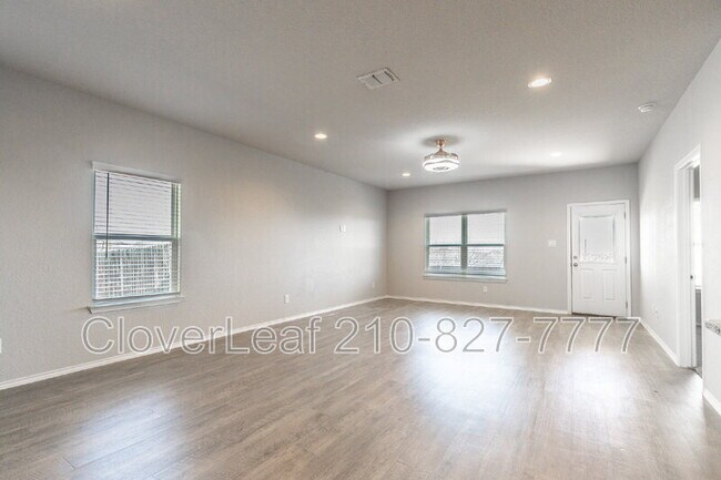 Building Photo - 3022 Del Mar Way