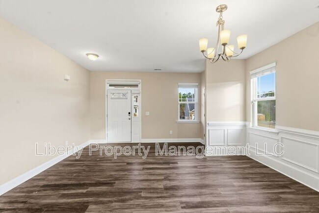 Building Photo - 588 Angel Oak Dr