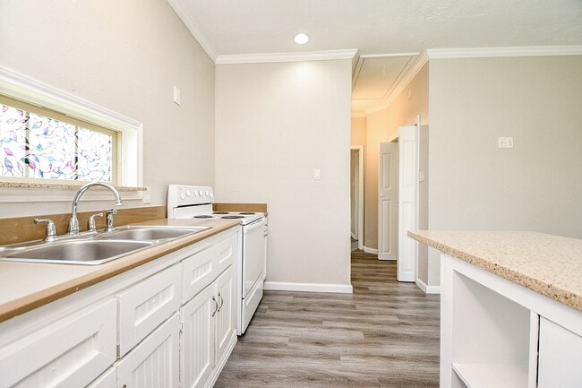 Building Photo - 1907 Lafferty Rd