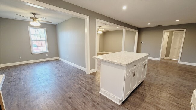 Building Photo - 4034 Dreyfus St