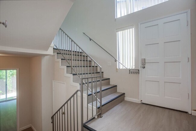 Building Photo - 243-243 N Granados Ave