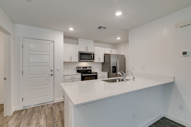Building Photo - Beautiful New 3 Bed / 2.5 Bath Townhome 89178