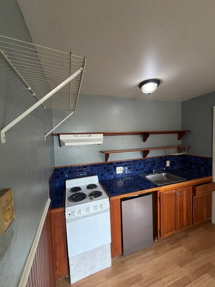 Building Photo - 430 S Holladay Dr