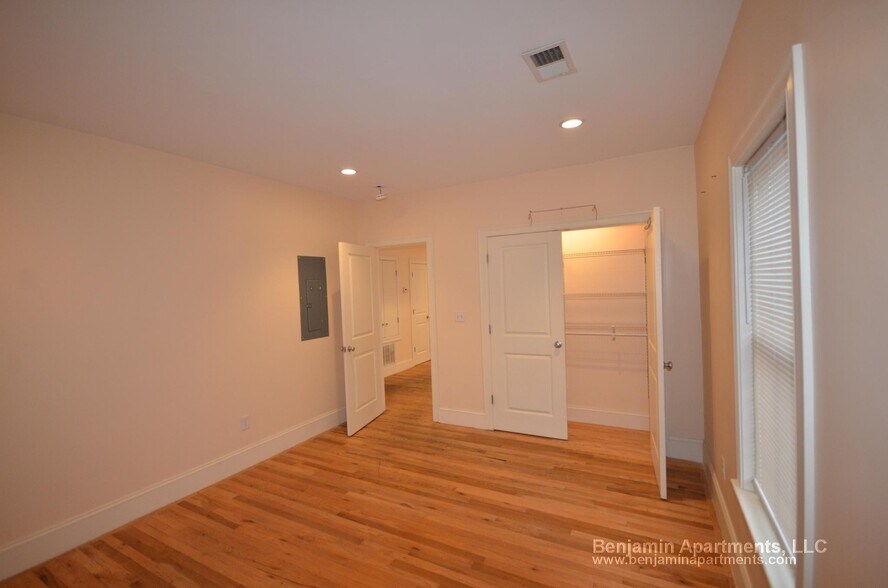 Building Photo - 25 Lothrop St