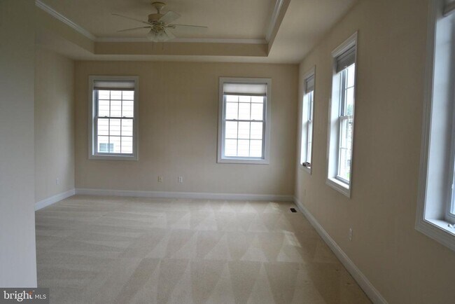 Building Photo - 806 Wren Ln