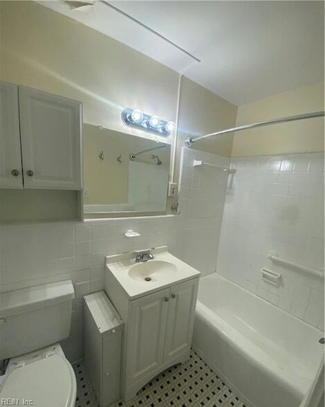Building Photo - 825 Harrington Ave