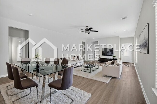 Building Photo - 15623 Plum Brk Dr