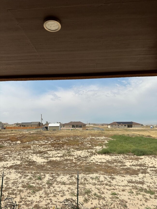 Building Photo - 1343 N Dailey Dr