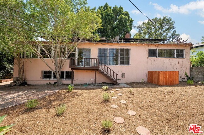 Building Photo - 9149 Hillsboro Dr