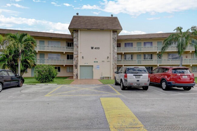Building Photo - 400 Village Green Cir W