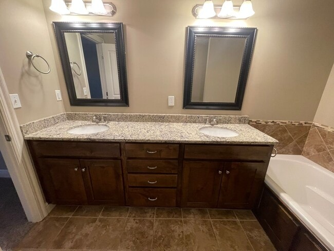 Building Photo - Beautiful 4BD in Battlefield, MO