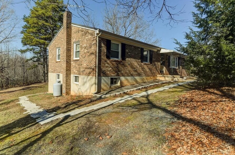 Building Photo - 246 Poor House Rd