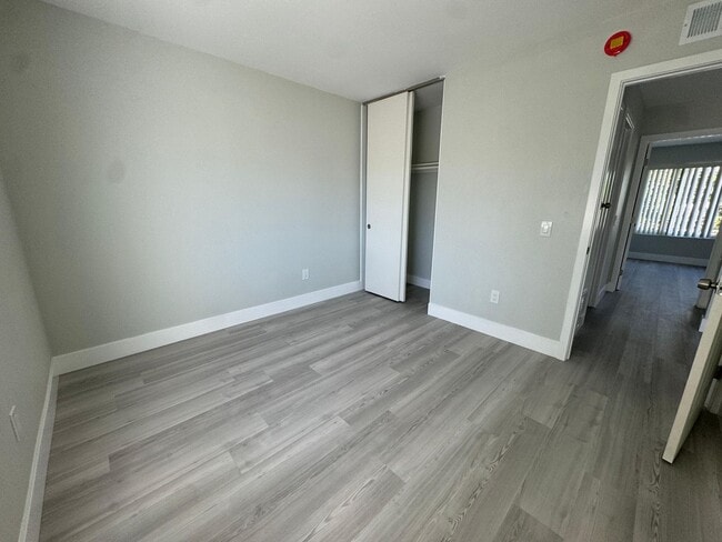Building Photo - Fully renovated Condo