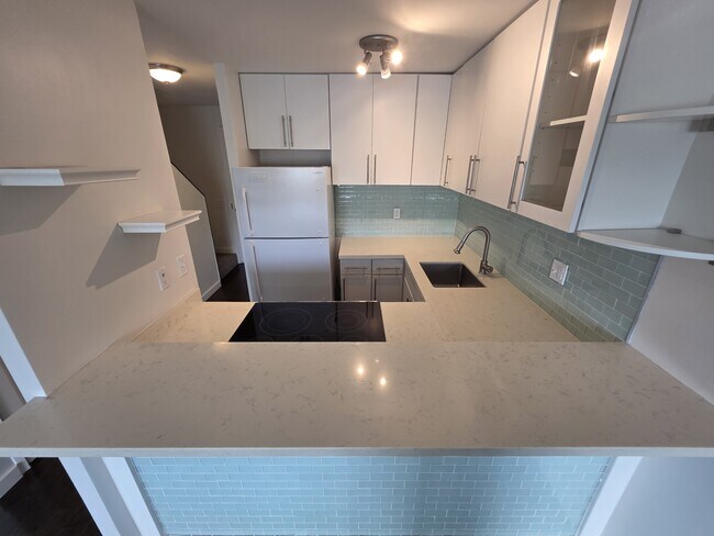 Building Photo - 350 Aoloa St