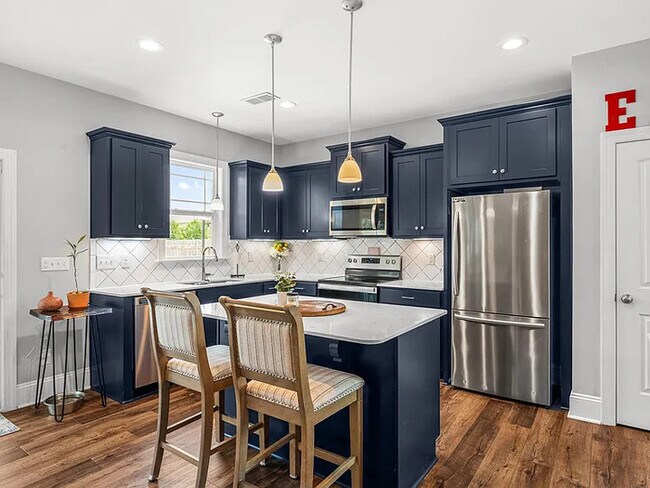 Building Photo - Lease OR Lease to Own