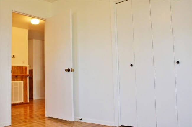 Building Photo - 218 Smith St