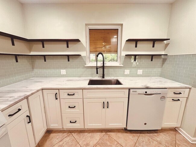Building Photo - 7517 Eastcrest Dr