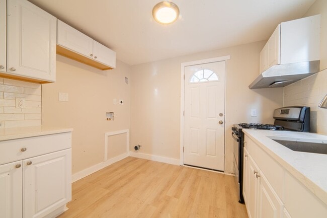 Building Photo - 115 N Delancy Pl