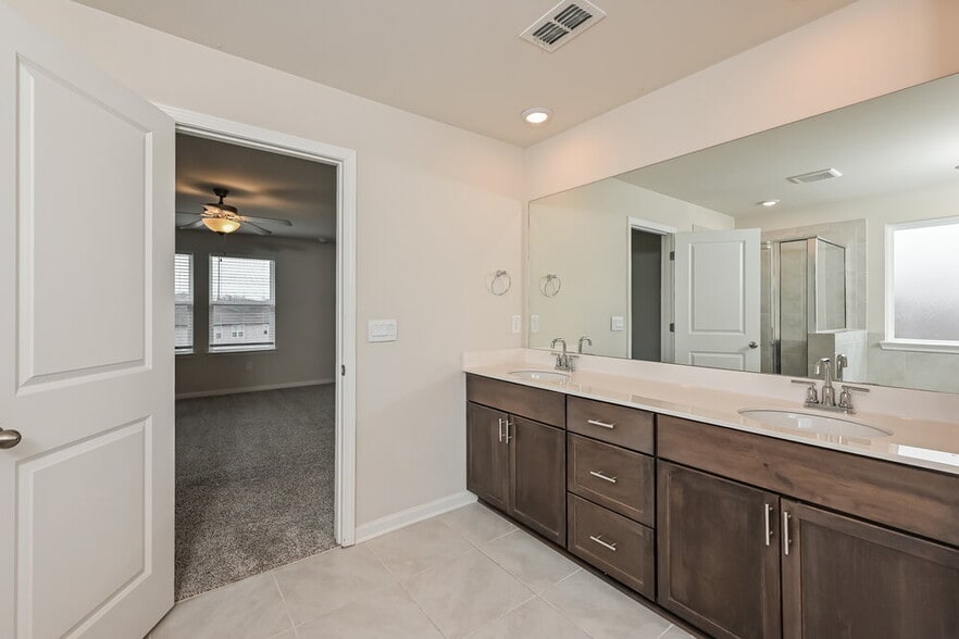 Building Photo - 5922 Green Ash Ct