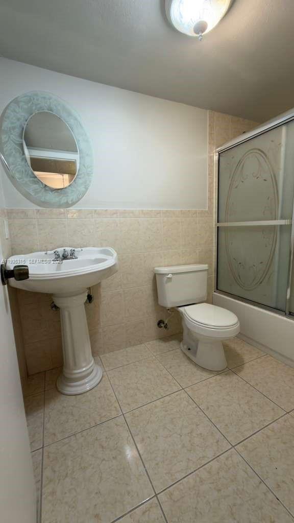 Building Photo - 1750 W 56th St