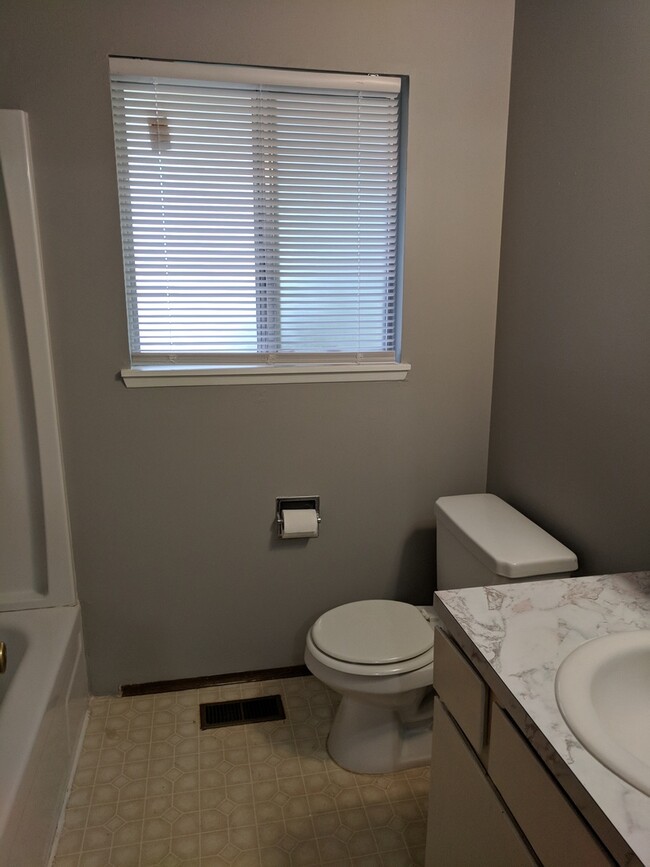 Building Photo - 3 bedroom Ranch style Home near Gresham