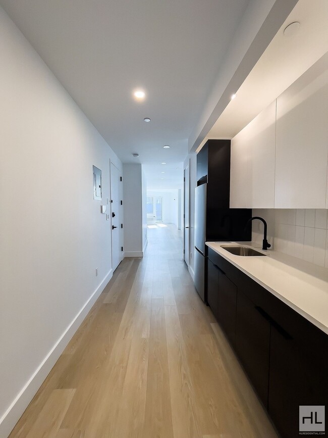 Building Photo - President Street / Spacious Crown Heights ...