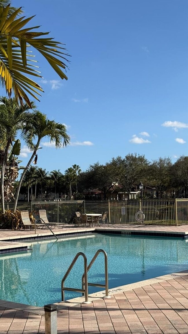 Building Photo - 2494 Centergate Dr